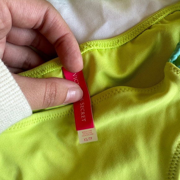 Victoria’s Secret bandeau bikini - Picture 4 of 5